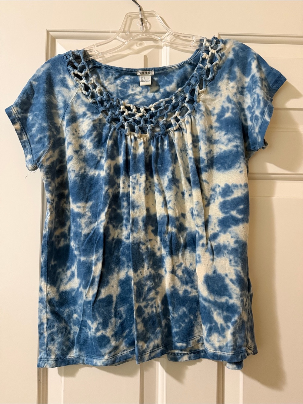 Forever 21 Blue and White Tie-Dye Short Sleeve Top